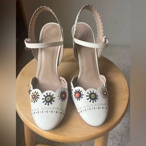 Tory Burch bone color leather floral sling back pumps